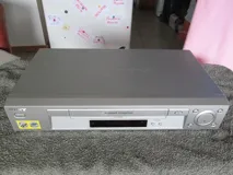 На продажу видеомагнитофон SONY с пультом управления