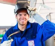 Слесарь-сварщик на завод в Холоне с высокой зарплатой