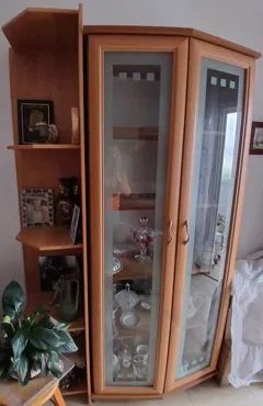 Продажа мебели: буфет, стойка, тумба под телевизор и тумба с дверцами