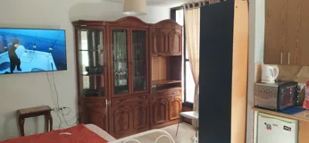 Сдаётся меблированная квартира-студия в центре БАТ ЯМа