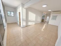 Сдаётся 4-комнатная квартира в Холоне, от хозяина, на длительный срок